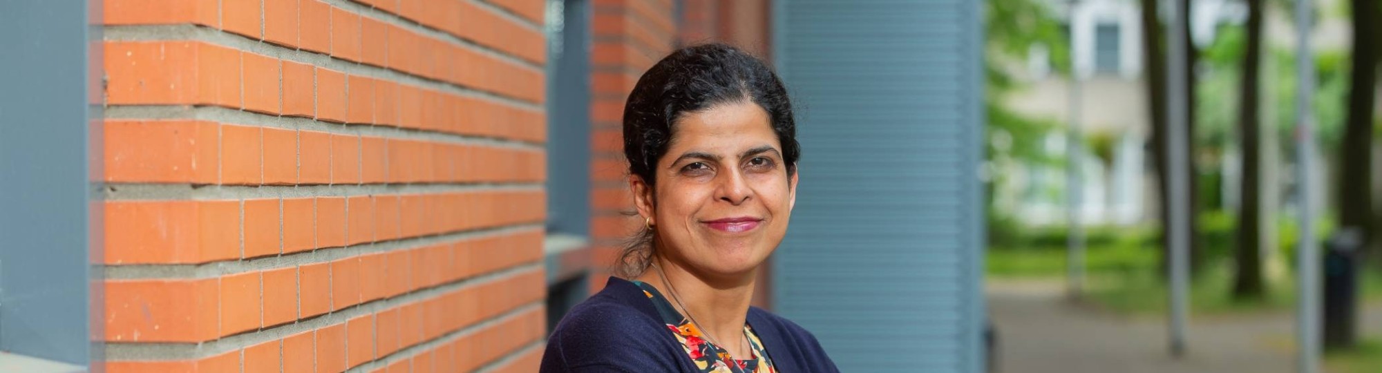 Life Sciencesstudent Nargis Khoso werkt voor HAN BioCentre aan een project waarbij methaangas wordt verwerkt in milieuvriendelijk plastic