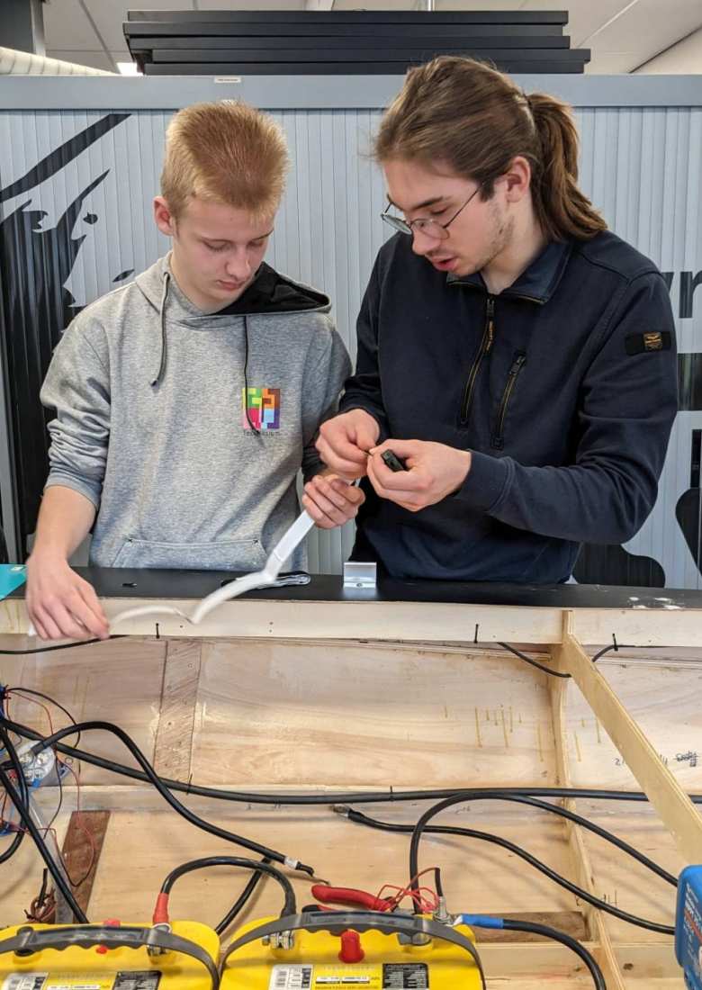 HAN Young Solar. Energietalenten Junn Speet en Thijs Spaan. SEECE. Engineering en Automotive