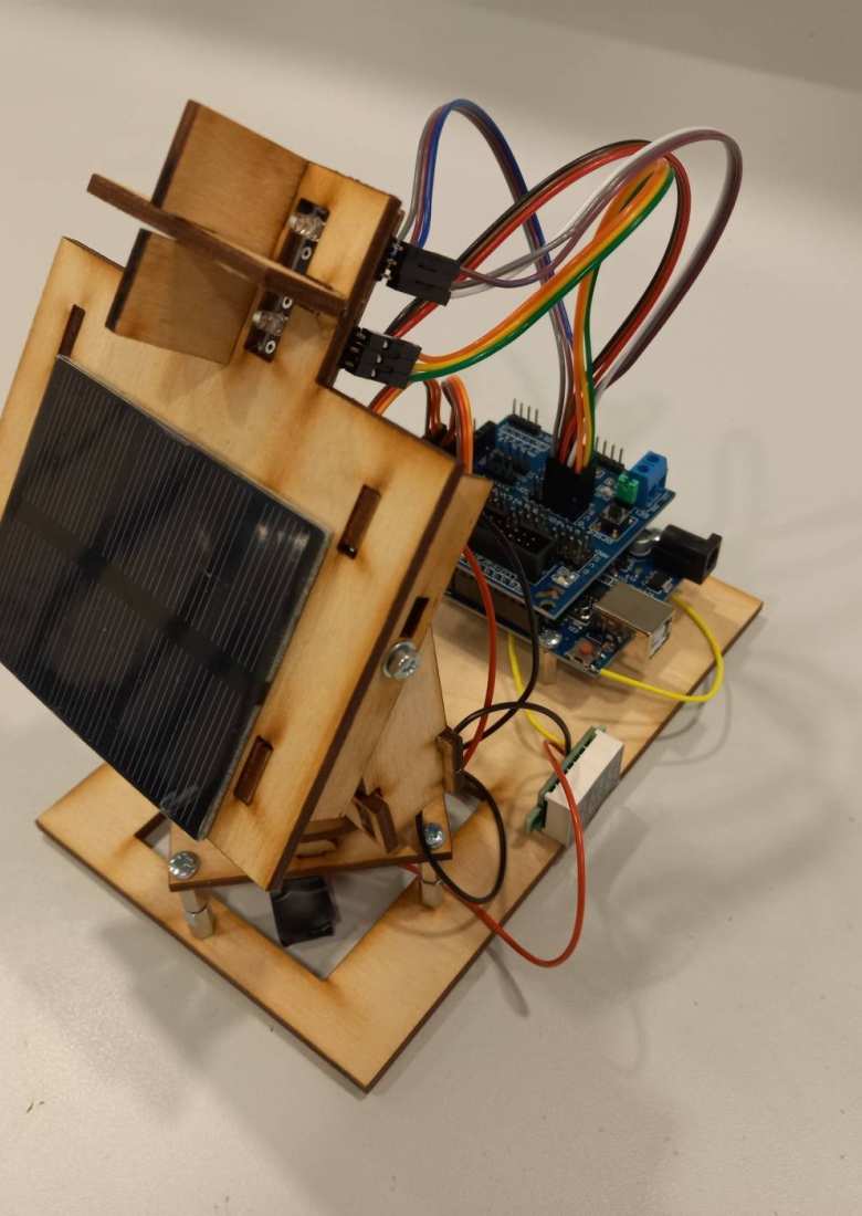 Voorbeeld van de zonnevolger die tijdens de SEECE Energietalentworkshop is gemaakt door havisten.