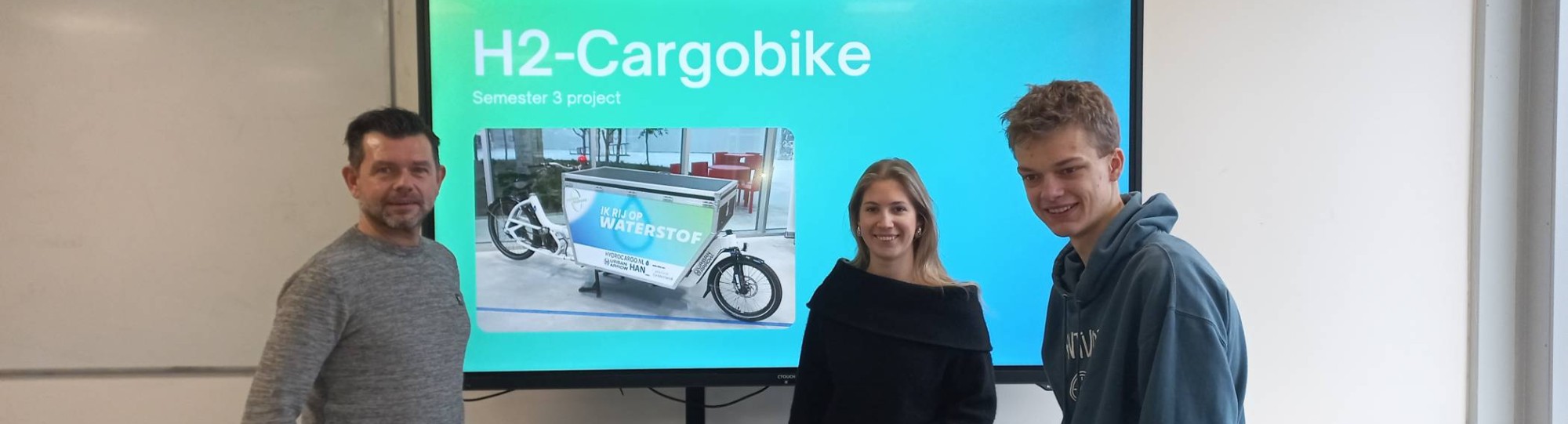 Een presentatie door studenten over de waterstofbakfiets