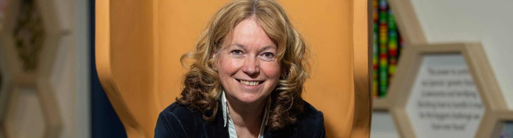 Carin Dietz vertegenwoordigt Chemie en Chemistry in het stagebureau van ATBC