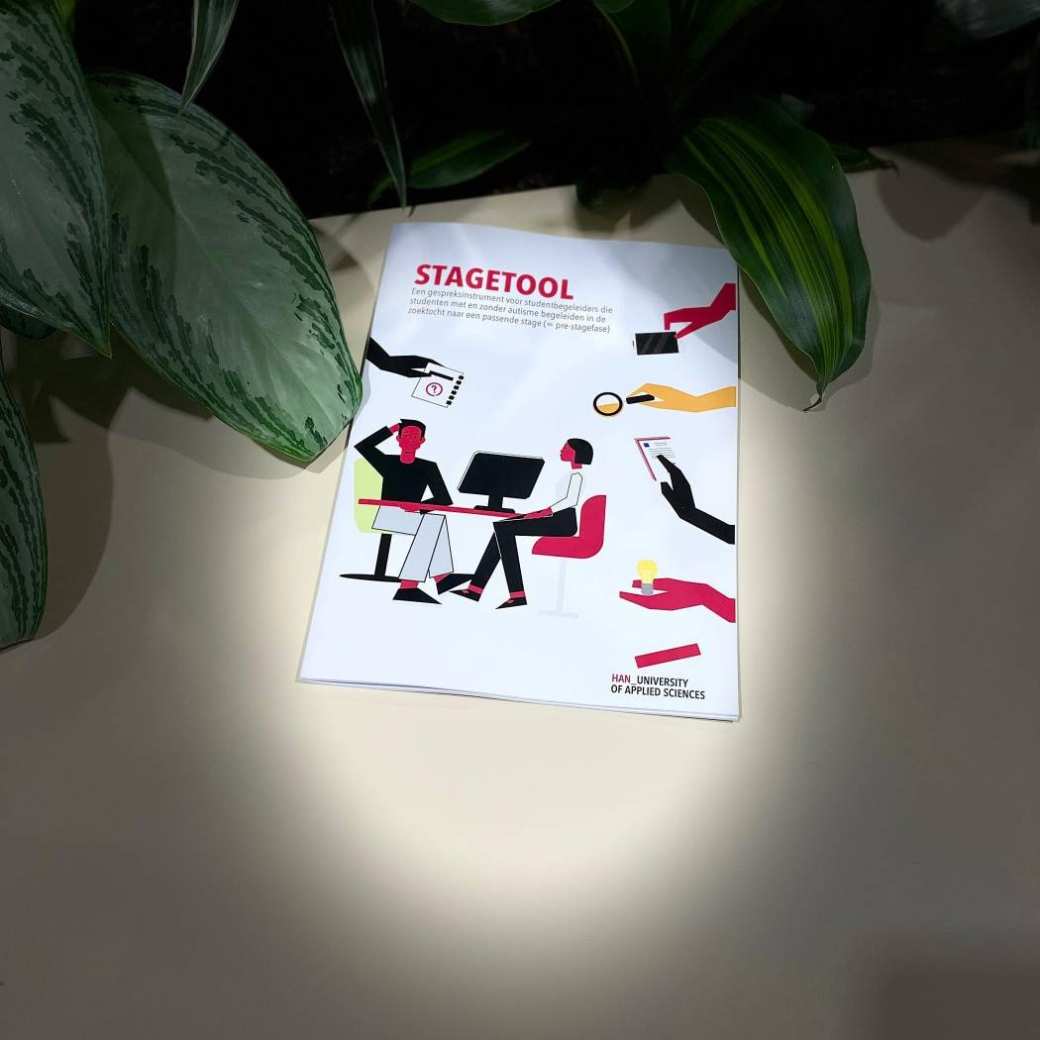 Een foto met het document StageTool in de spotlight op de HAN.