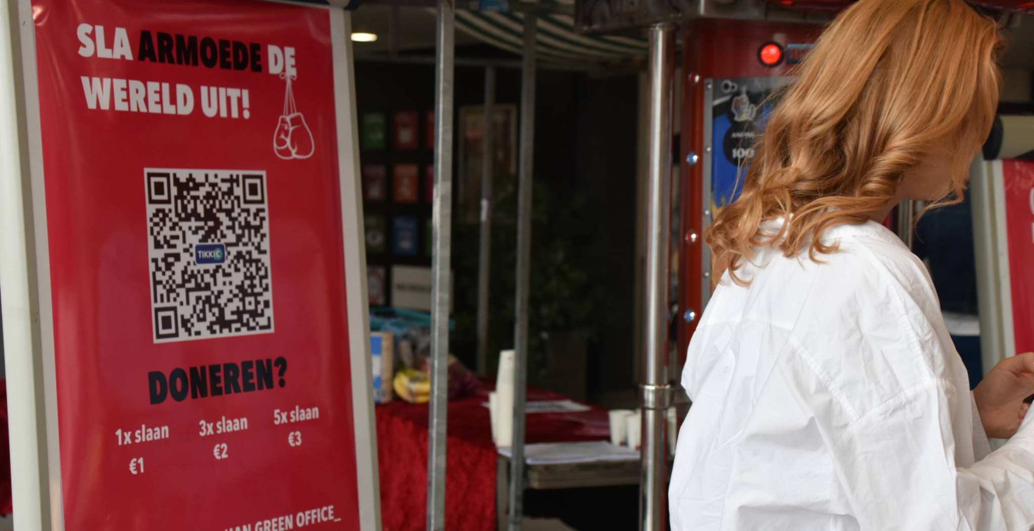 Poster met qr-code om te doneren
