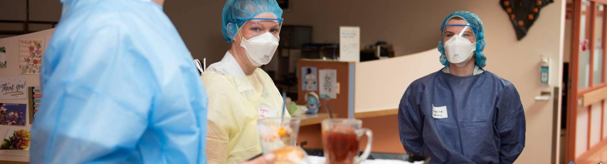 in het Radboudumc. Overleg bij de kantine. Toestemming verleend door Pauline Dekhuijzen, namens Radboud UMC
