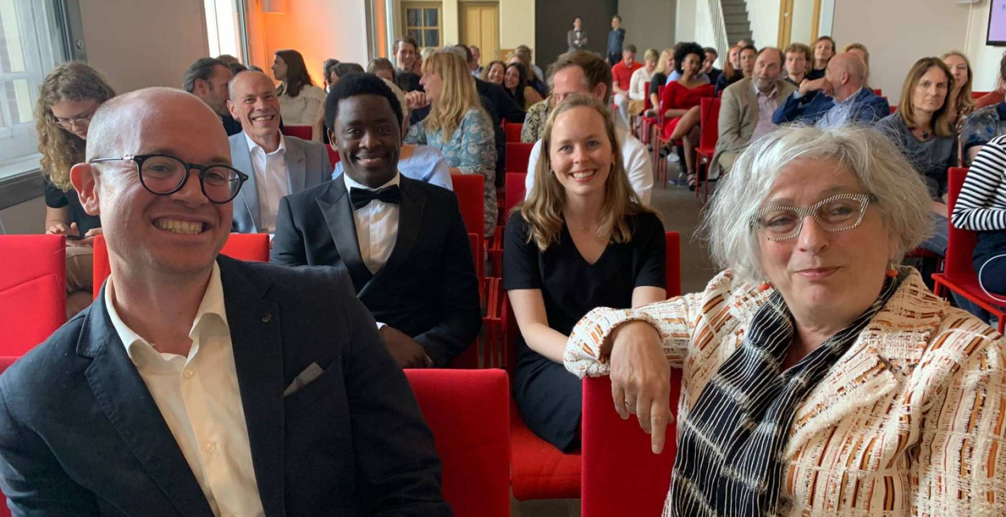 Een foto van de 4 genomineerden voor de Docent van het Jaar-verkiezing.