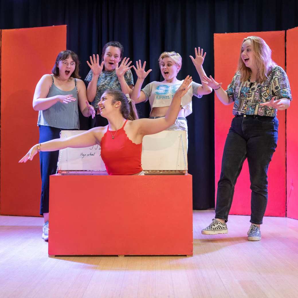 Studenten Dramatherapie tijdens dramales