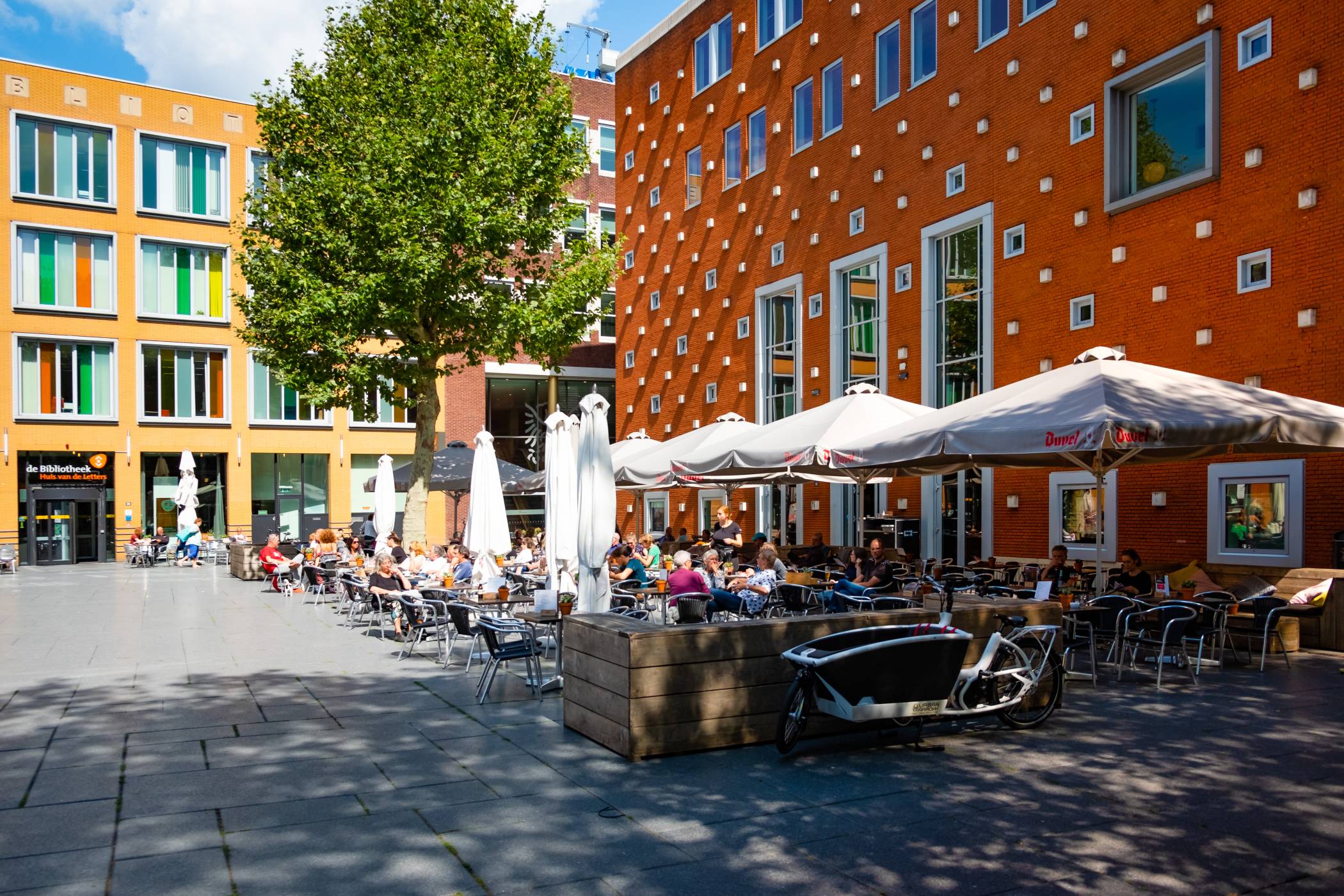 Go out for a drink at one of the many cozy cafes and bars in Nijmegen.
